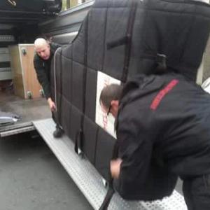 piano chargé dans un camion